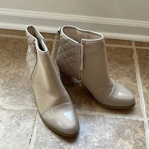 Via Pinky Light Tan Ankle Boots size 10